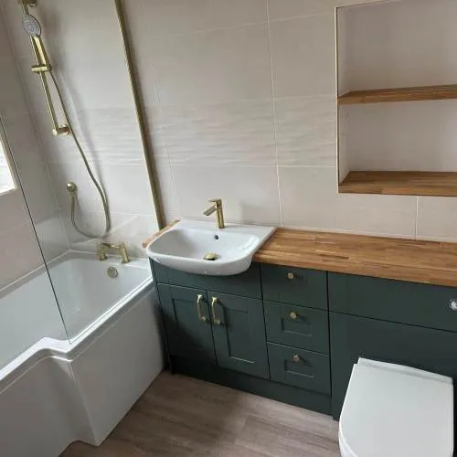 Custom built-in wardrobe fitting