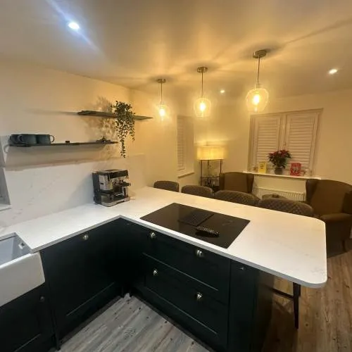 Fitted kitchen cupboards installation